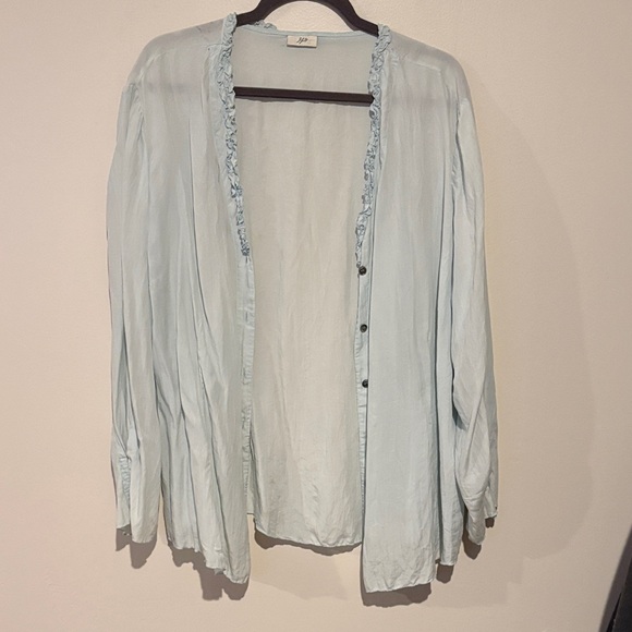 100% silk Light Blue Button-Up Blouse - Picture 1 of 3